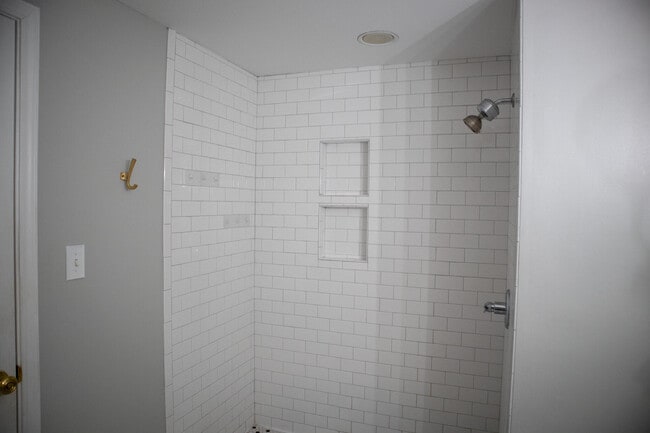 Building Photo - 136 Owsley Ave
