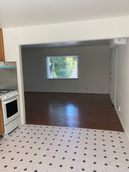 Building Photo - 737 Orinda Ln