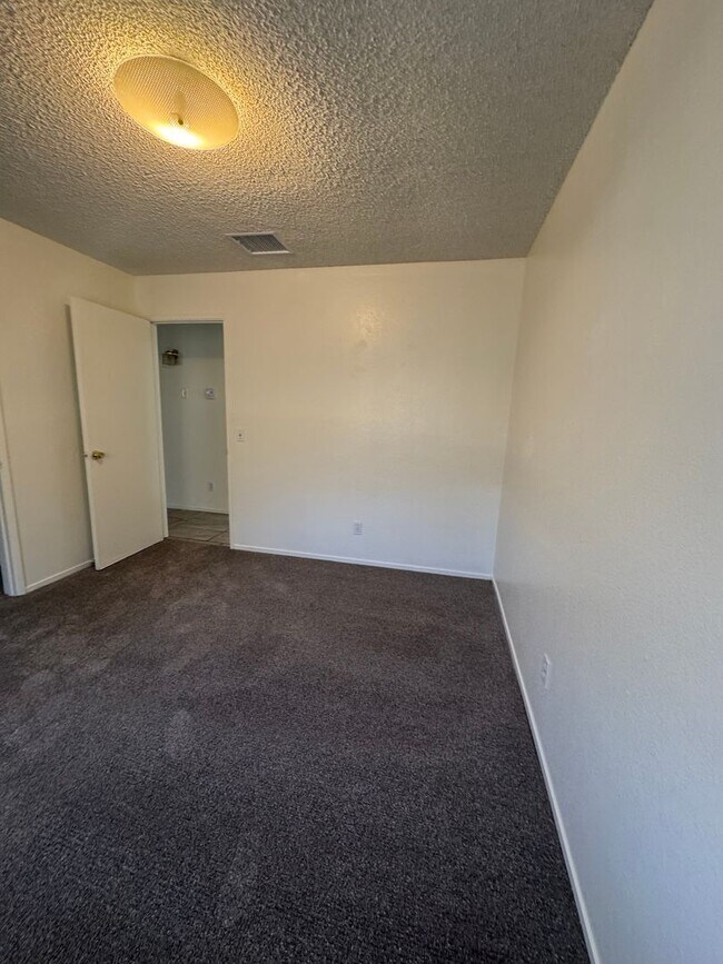 Building Photo - 25831 Temple Dr