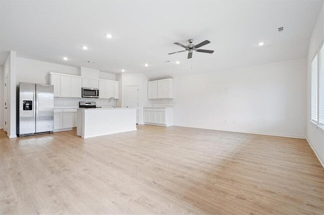 Building Photo - 1051 EMERALD St