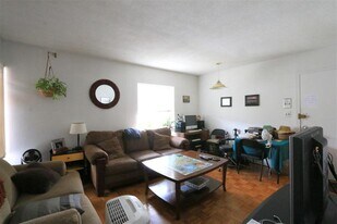 Building Photo - 524 Putnam Ave