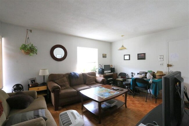 Building Photo - 524 Putnam Ave