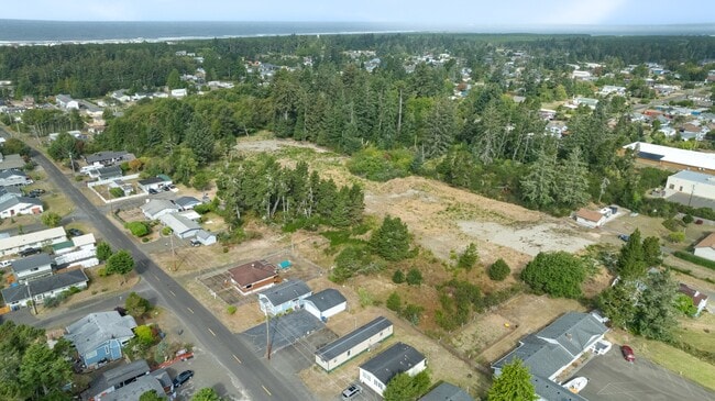 Building Photo - 110 W Veterans Ave