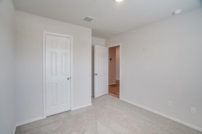 Building Photo - 521 Anconia Ct