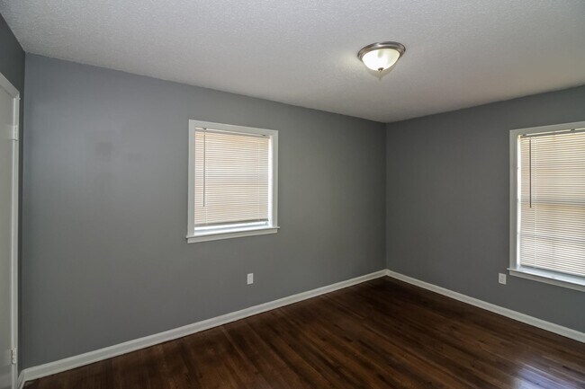 Building Photo - 4559 Cottonwood Rd