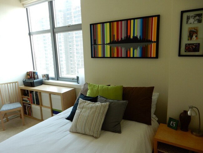 Building Photo - 1000 W Leland Ave