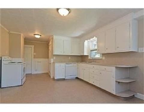 Building Photo - 16 Gates Ct