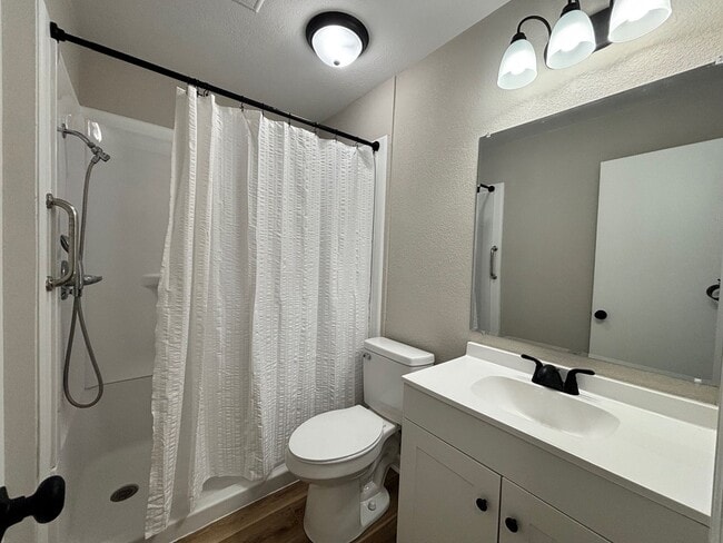 Building Photo - Newly Remodeled 3 Bedroom Home with Fenced Yard!