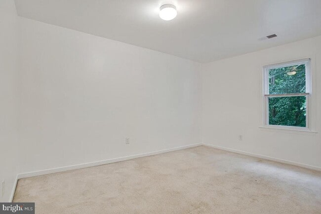 Building Photo - 205 Castleton Pl