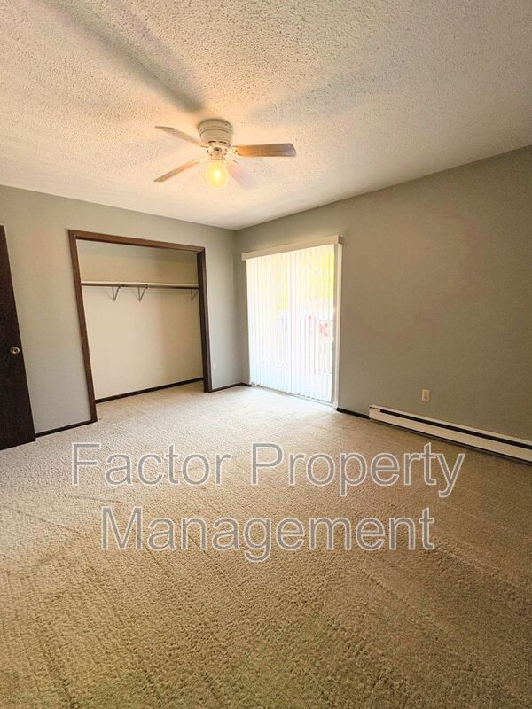 Building Photo - 418 Allan Ave