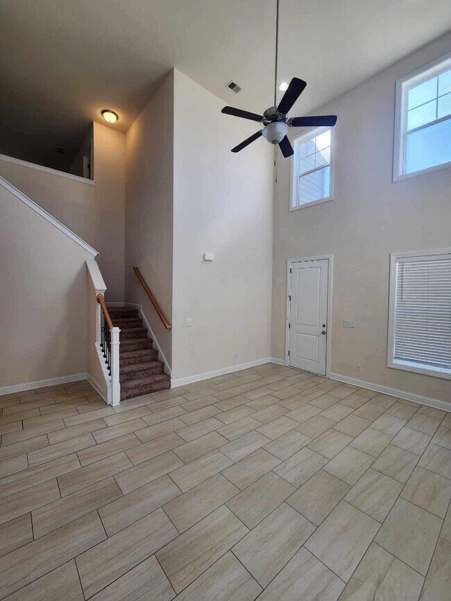 Building Photo - 5428 Sunset Lake Ln