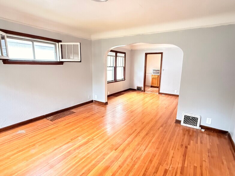 Building Photo - 4325 Minnehaha Ave