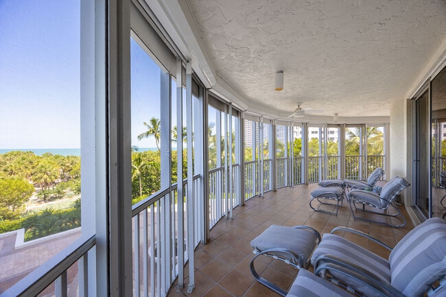 Building Photo - 8111 Bay Colony Dr