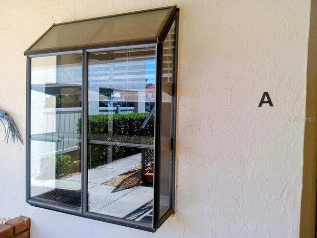 Building Photo - 750 Avenida Estancias