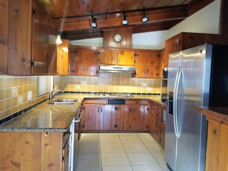 Building Photo - 133 S Myers St