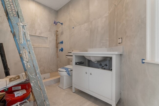 Building Photo - 1396 Beacon St