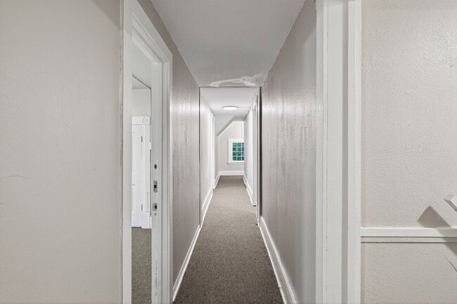 Building Photo - 812 7th St SE