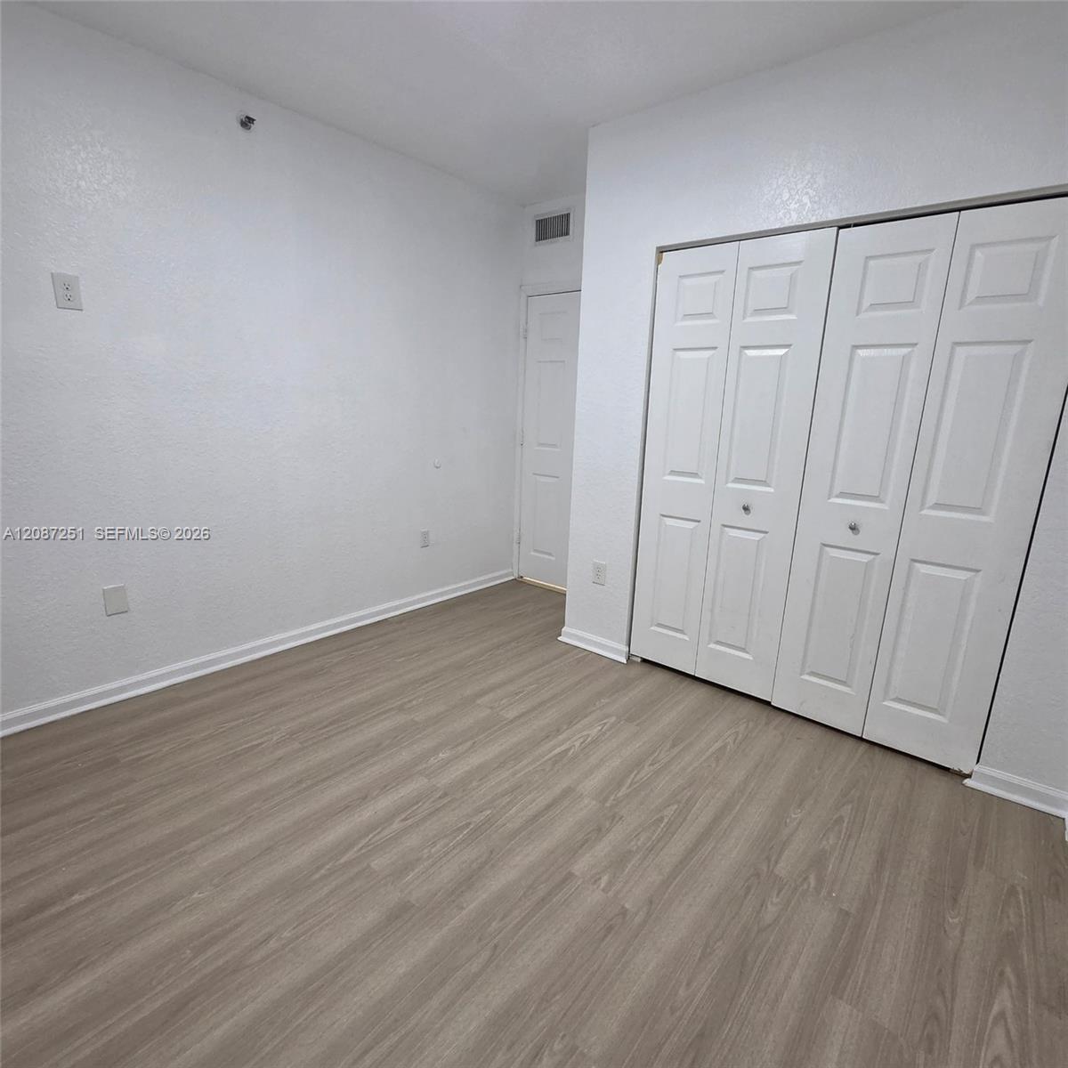 Building Photo - 2901 Riverside Dr