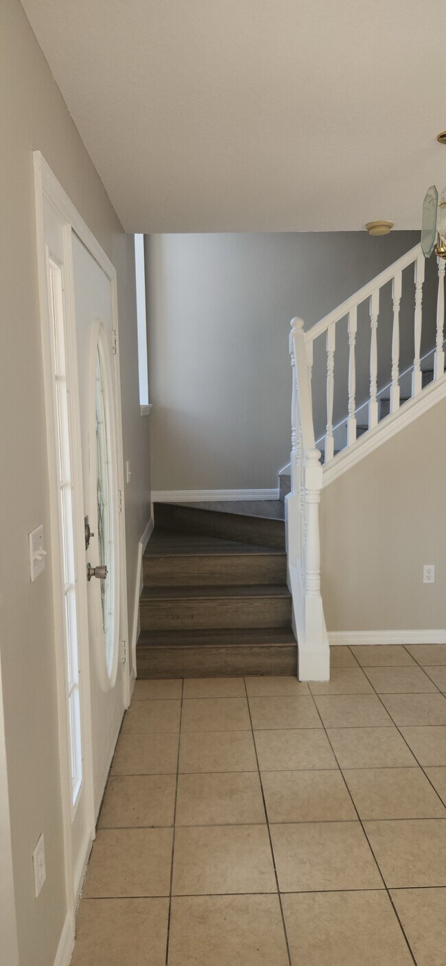 Building Photo - 963 E Main St