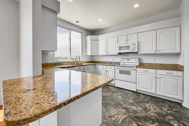 Building Photo - $2,995, 4 bed, 3.5 bath, located in Monume...