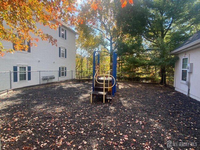 Building Photo - 1221 Waterford Dr