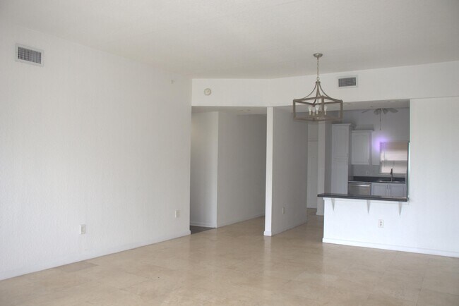 Building Photo - 1610 Presidential Way