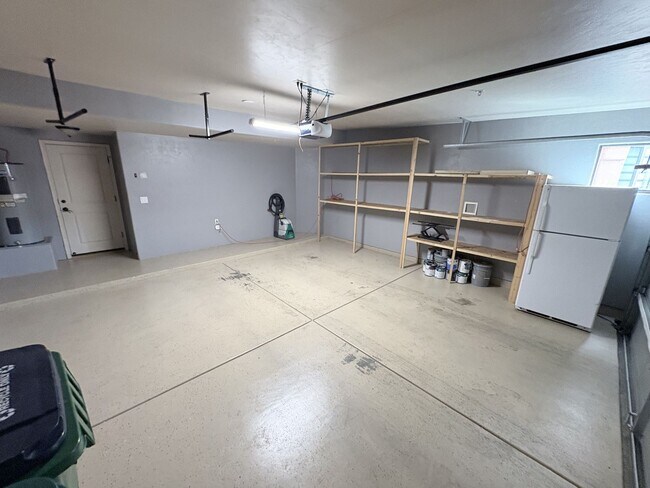 Building Photo - 181 E Crown Ct