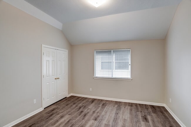 Building Photo - 3924 Highland Vale Ct