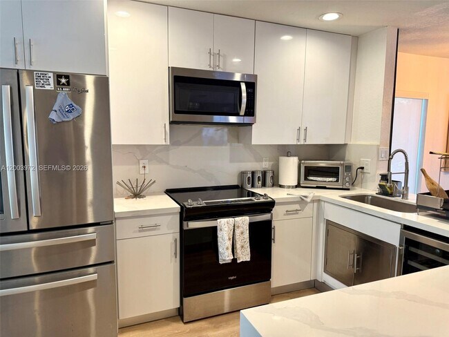 Building Photo - 6420 NW 109th Ave