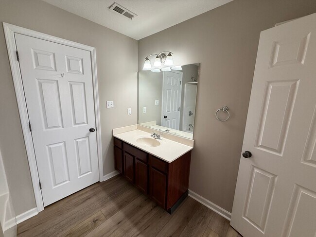 Building Photo - Beautiful Home in West Knoxville