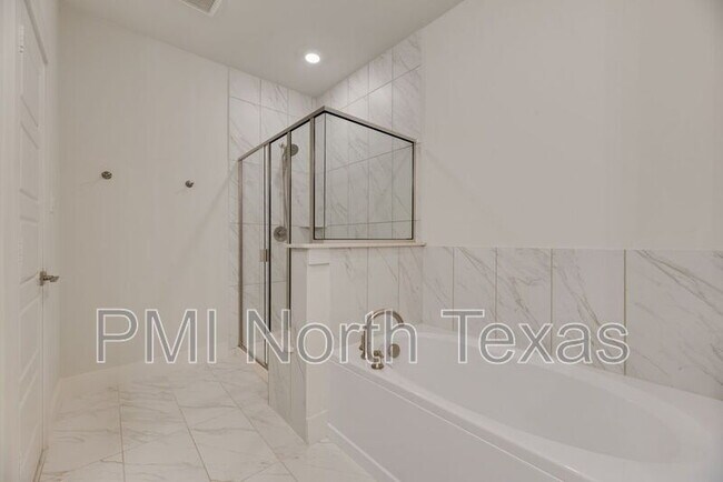 Building Photo - 770 Cavitt Ct