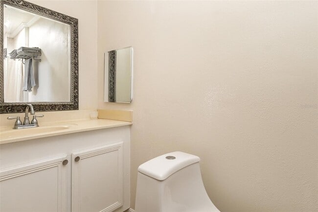 Building Photo - 932 Augusta St