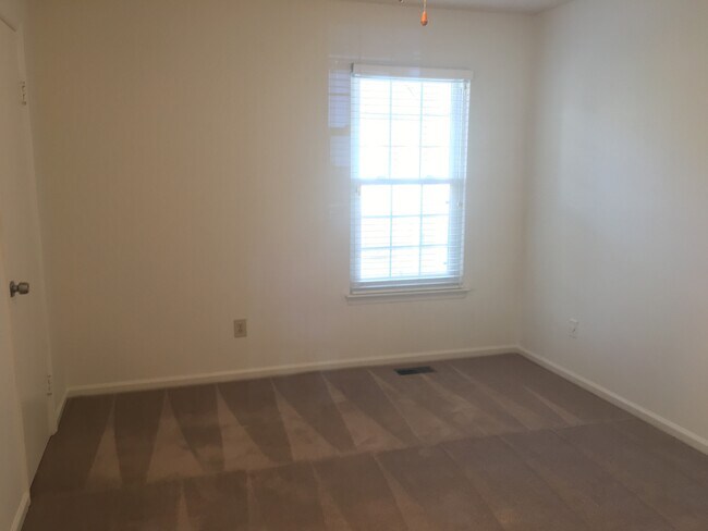 Building Photo - 656 Oleander Cir
