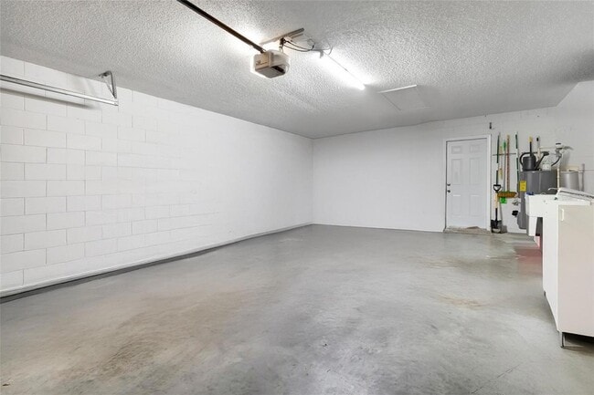 Building Photo - 16012 Lanesboro Ct