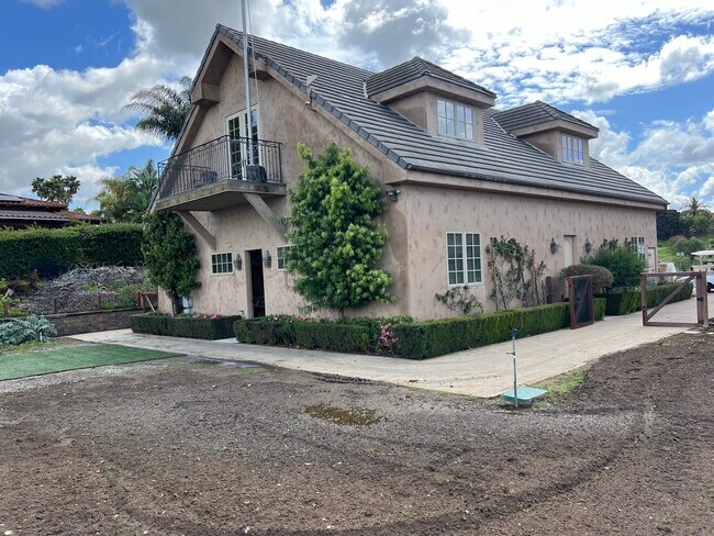 Building Photo - 1328 Chariot Ct
