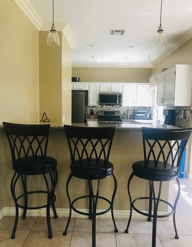 Building Photo - 1431 Robles Dr