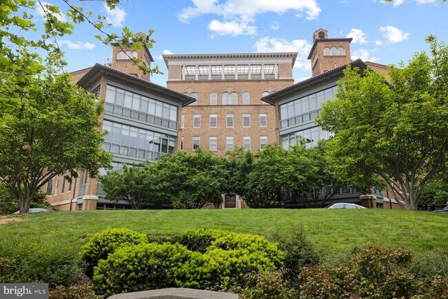 Building Photo - 2425 L St NW