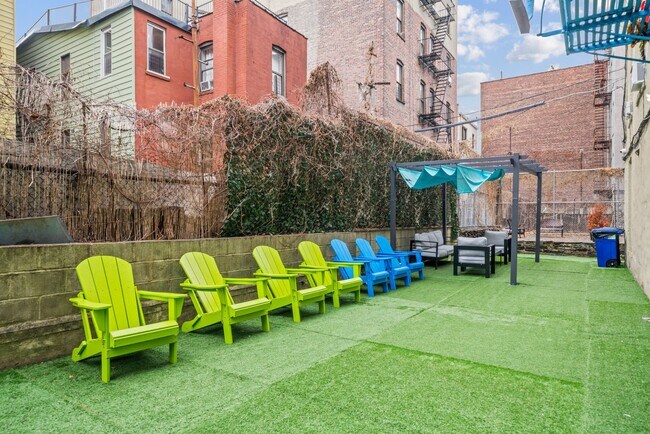 Building Photo - 2458 Lorillard Pl