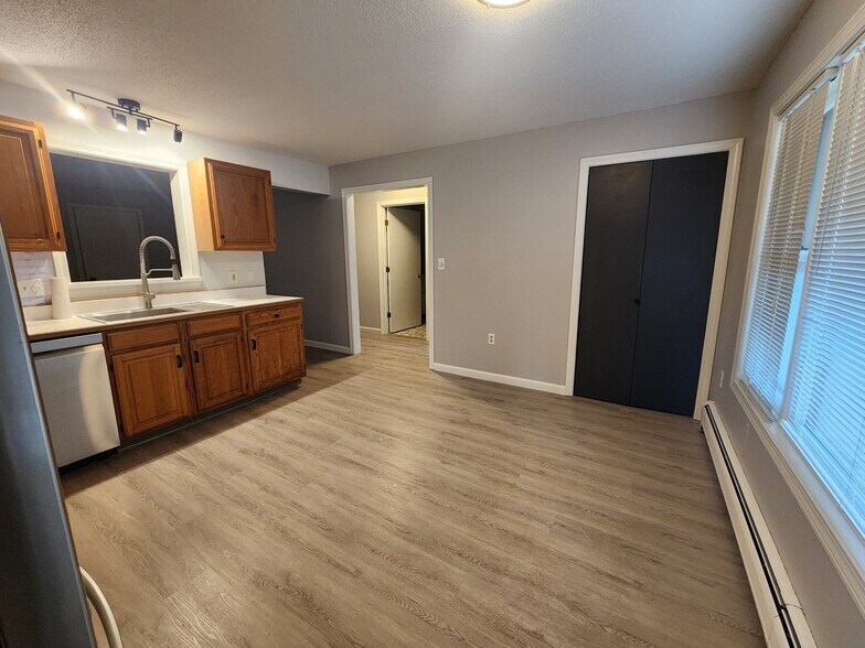 Building Photo - 205 Forest Dr