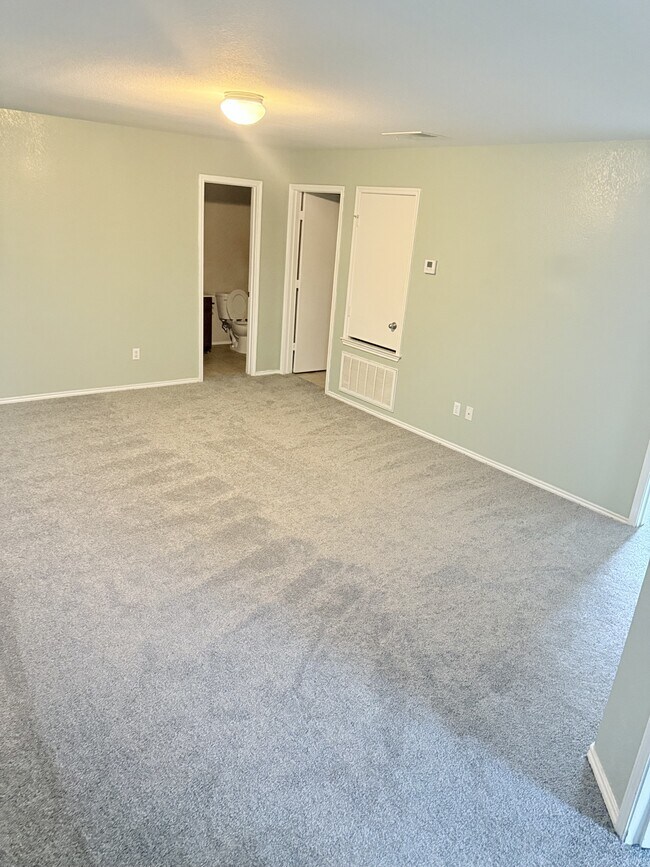 Building Photo - 206 W Gemini Ln