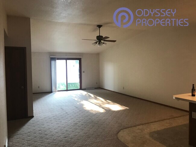 Building Photo - 2905 N Oneida St