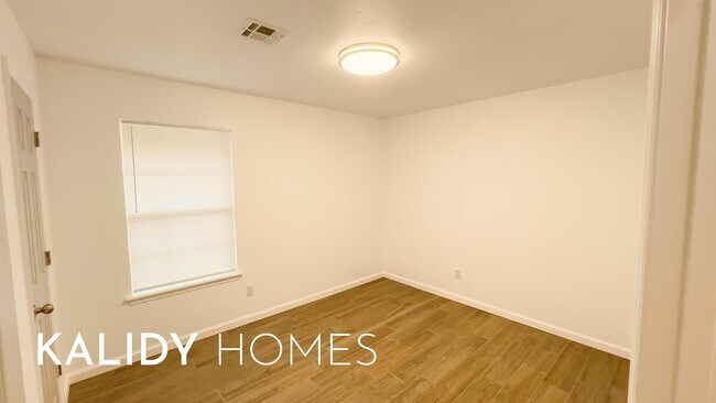 Building Photo - 9317 Apple Dr
