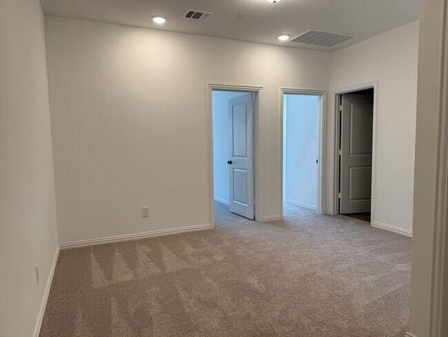 Building Photo - 1218 Daybreak Dr