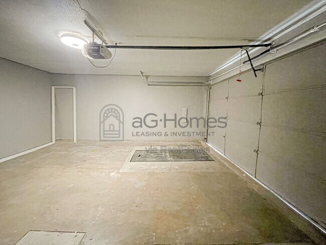 Building Photo - 8412 S Douglas Ave