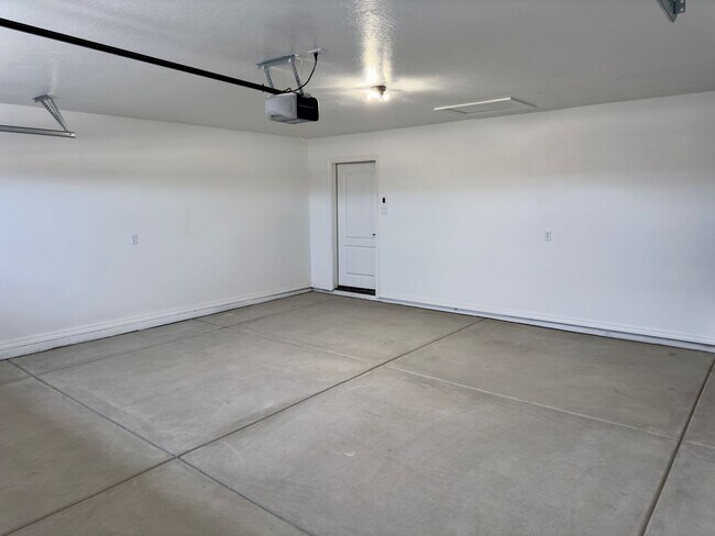 Building Photo - Almost New 3-Bedroom, 2-Bath Home for Rent in Bienestar 12!