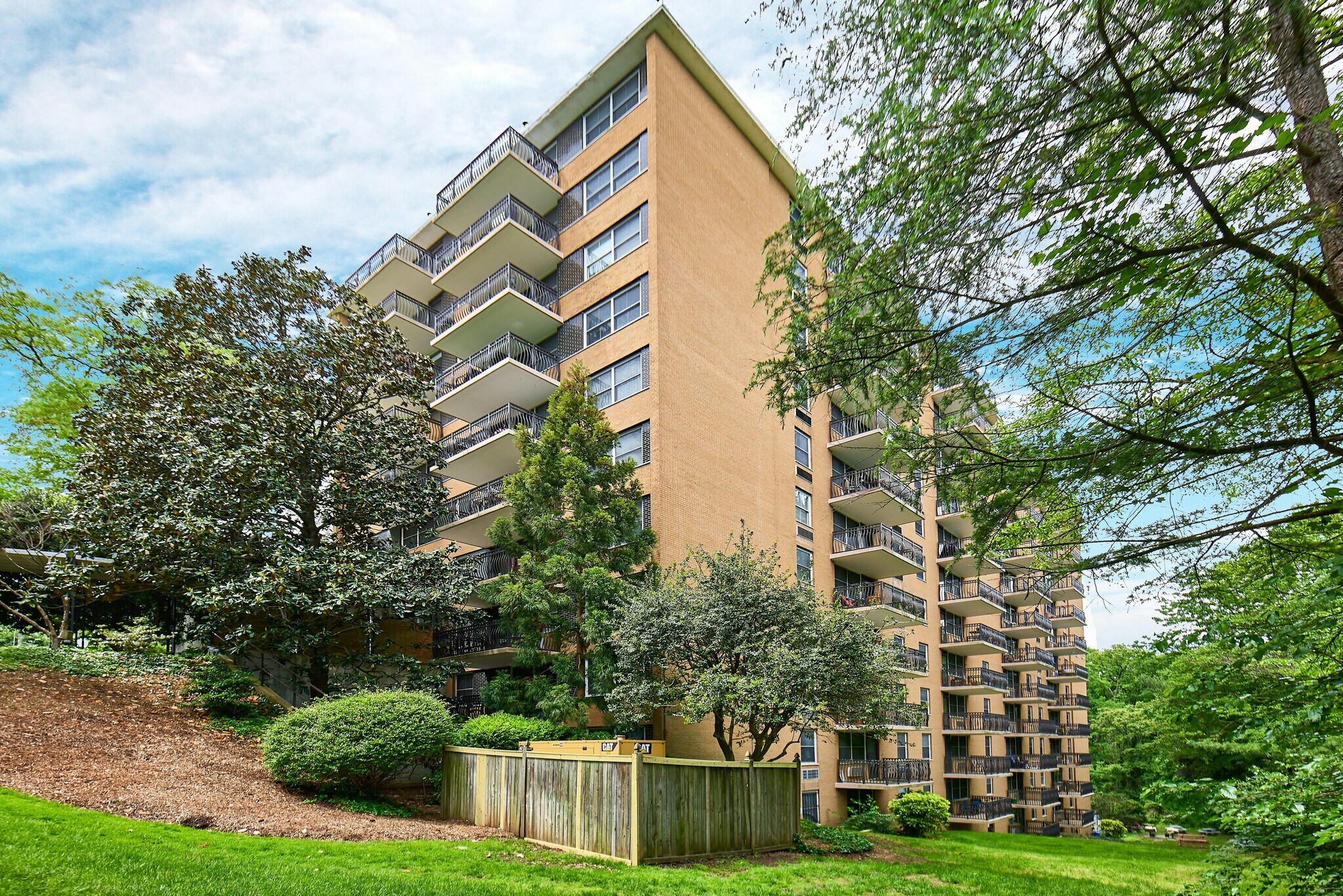 Building Photo - 2030 N Adams St