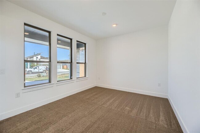Building Photo - 9213 Spire View
