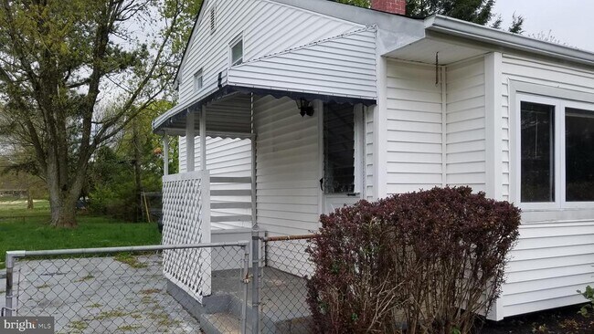 Building Photo - 17 Todd Ln
