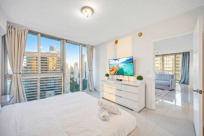 Building Photo - 485 Brickell Ave