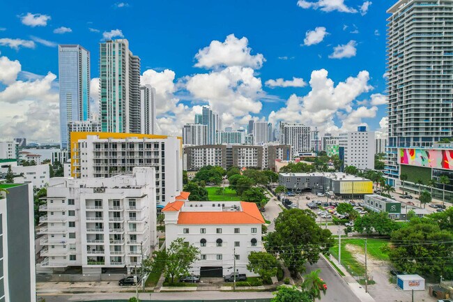 Building Photo - 3031 NE 4th Ave